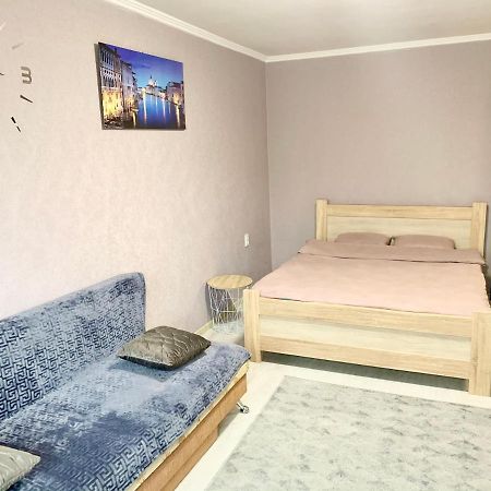 Апартаменты В Центре По Проспекту Победы Парковка Рядом แชร์นีฮีฟ ภายนอก รูปภาพ